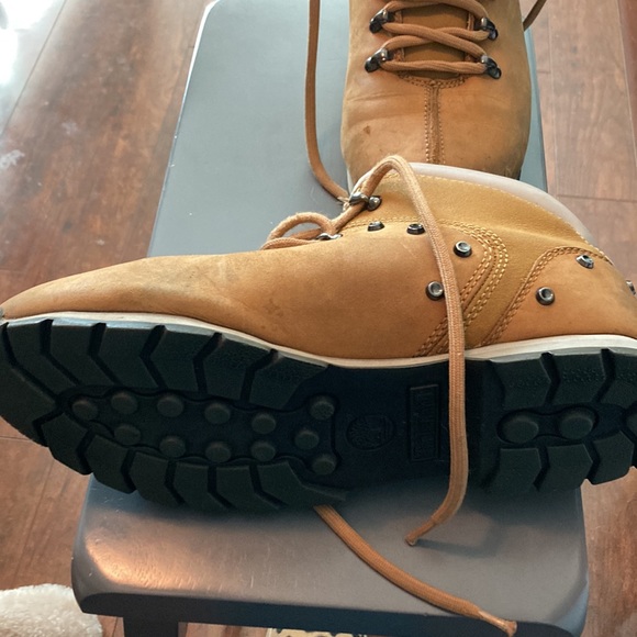 Mens 10M Timberland boots main image 3